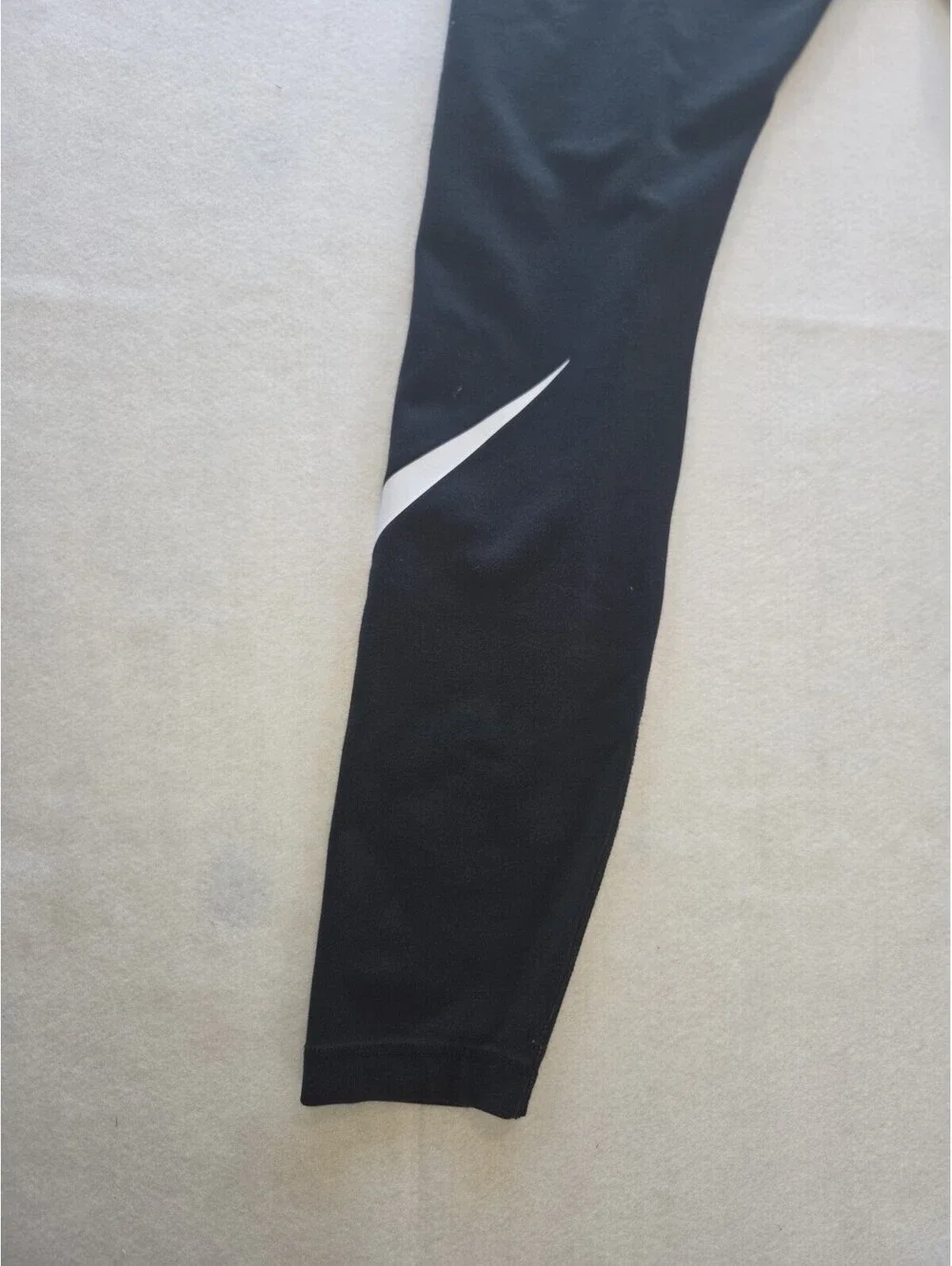 Nike Essential Leggings Women Medium Black Tight Fit High Rise CB1 0009
